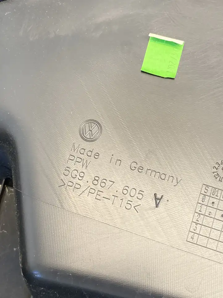 Volkswagen Golf VII (2013 - 2019) 5G9867605A Комплект обшивки крышки багажника — фото 3