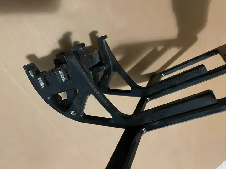 Tesla Model Y (2019 - 2024) Рамка номерного знака — фото 2