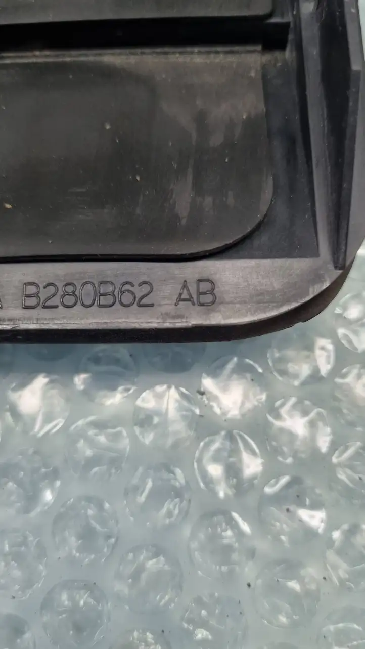 Tesla Model S (2016 - 2021) B280B62AB Вентиляционная решетка кузова — фото 2