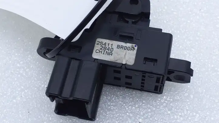 Nissan Qashqai (2010 - 2013) 25411BR00A Блок кнопок стеклоподъемников — фото 2