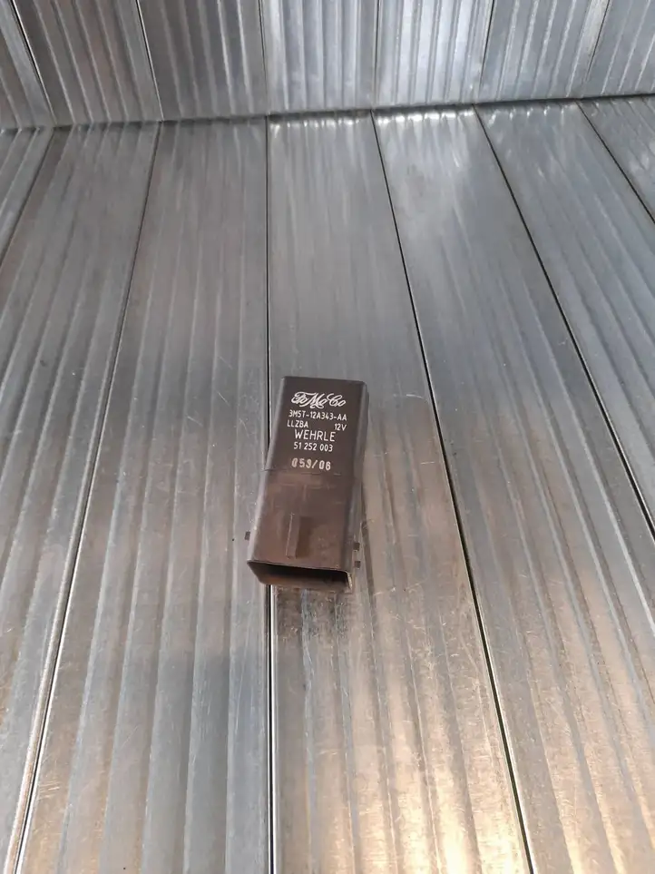 Volvo V50 (2004 - 2008) 3M5T12A343AA Реле накала свечей — фото 1