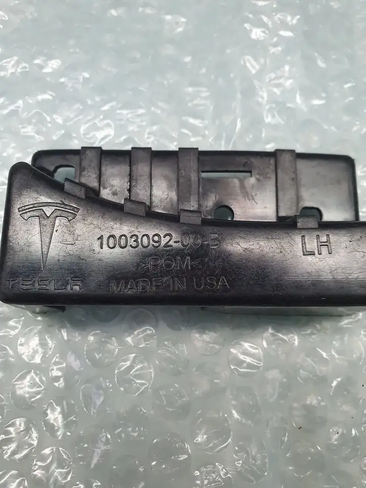 Tesla Model S (2012 - 2016) 100309200B Кронштейн заднего бампера — фото 2