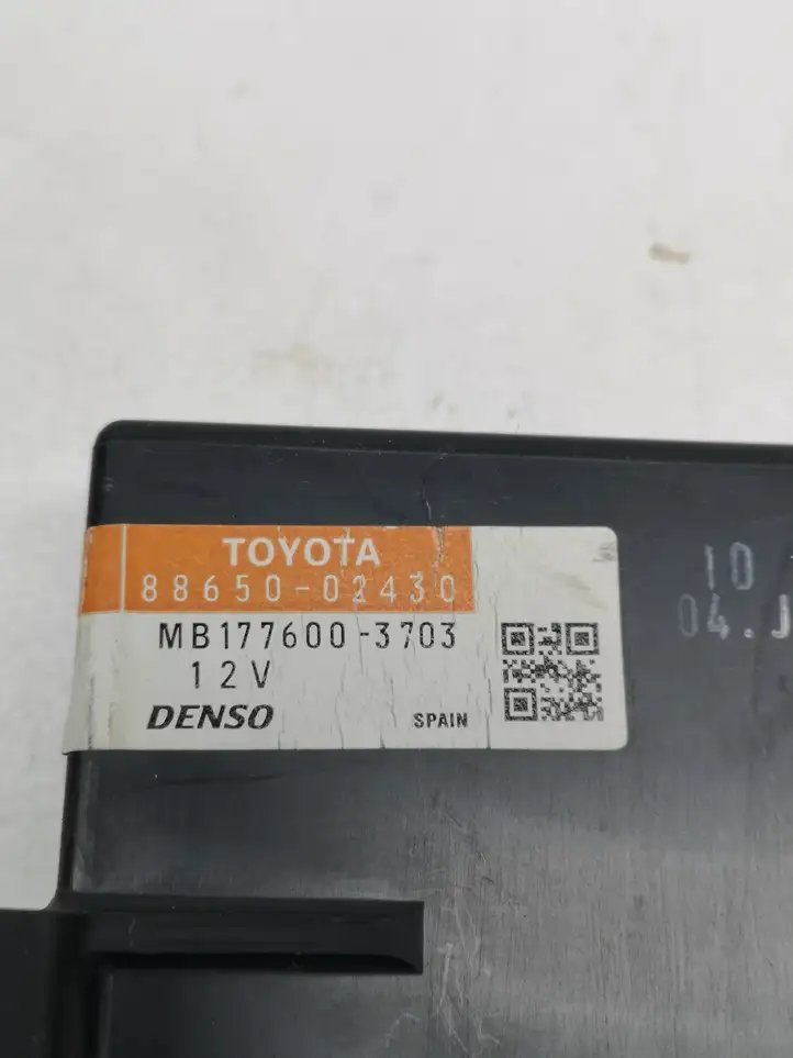 Toyota Auris 150 (2006 - 2012) 8865002430 Прочие блоки управления — фото 2