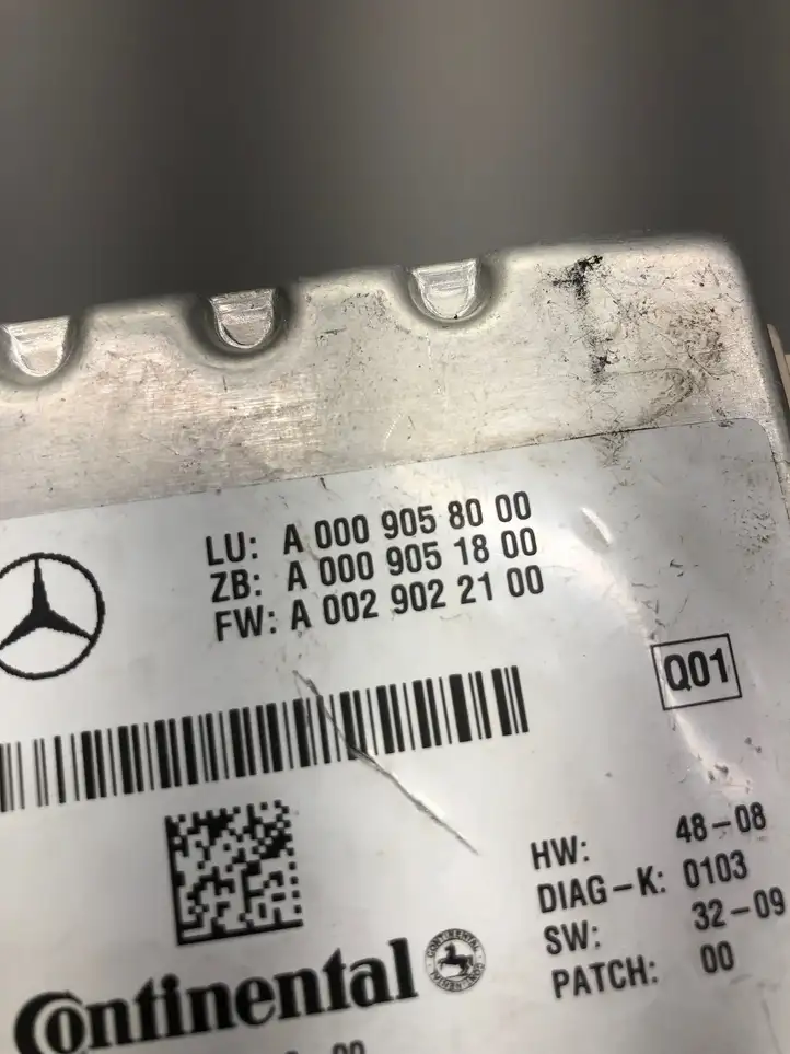 Mercedes-Benz E W212 (2009 - 2016) A0009051800 Камера в лобовом стекле — фото 2