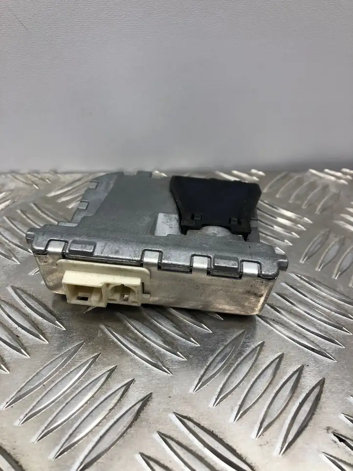Mercedes-Benz E W212 (2009 - 2016) A0009051800 Камера в лобовом стекле — фото 3
