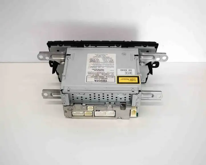 Toyota Prius (XW30) (2009 - 2015) 8612047340 Магнитола / мультимедийная система — фото 4