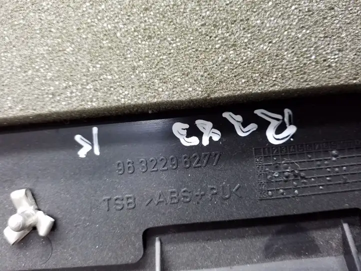 Peugeot 607 (2000 - 2004) 9632296277 Нижняя отделка панели приборов — фото 3
