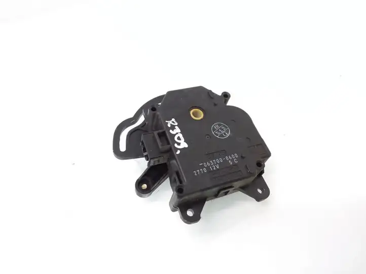 Toyota Avensis Verso (1995 - 2001) 0637008600 Двигатель задвижки потока воздуха — фото 2