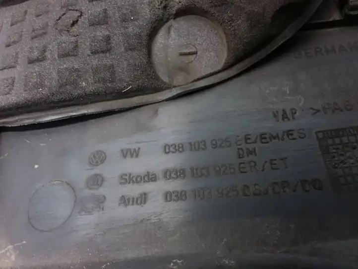 Audi A4 S4 B6 8E 8H (2000 - 2006) 038103925BE Крышка двигателя декоративная — фото 3