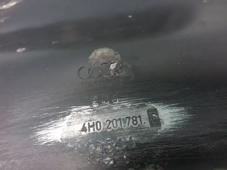 Audi A8 S8 D4 4H (2010 - 2014) 4H0201781C Кронштейн топливного бака — фото 3