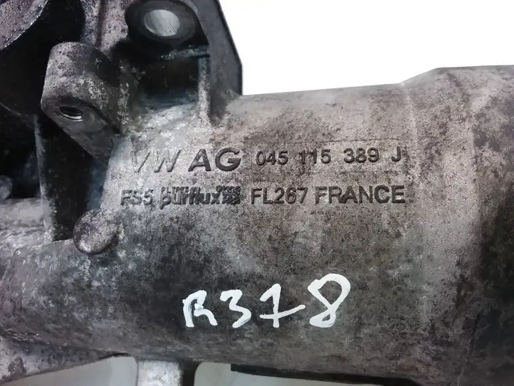 Audi A4 S4 B7 8E 8H (2004 - 2009) 045115389J Кронштейн масляного фильтра — фото 4