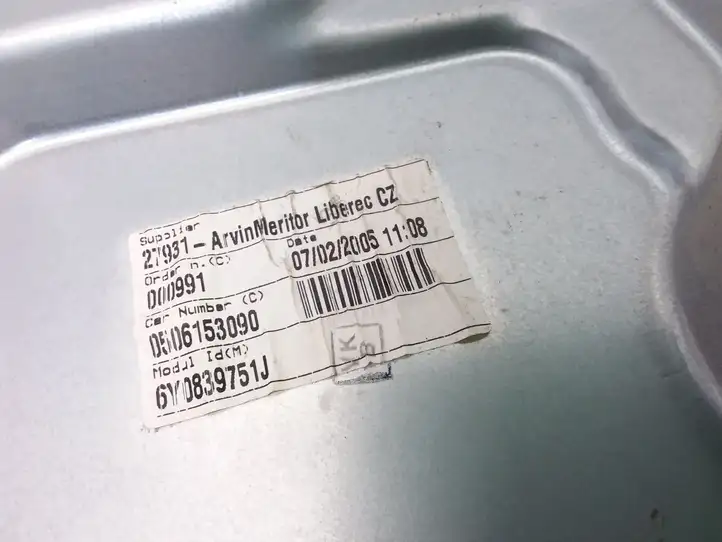 Skoda Fabia Mk1 (6Y) (1999 - 2007) 6Y0839751J Механический стеклоподъемник задней двери — фото 3