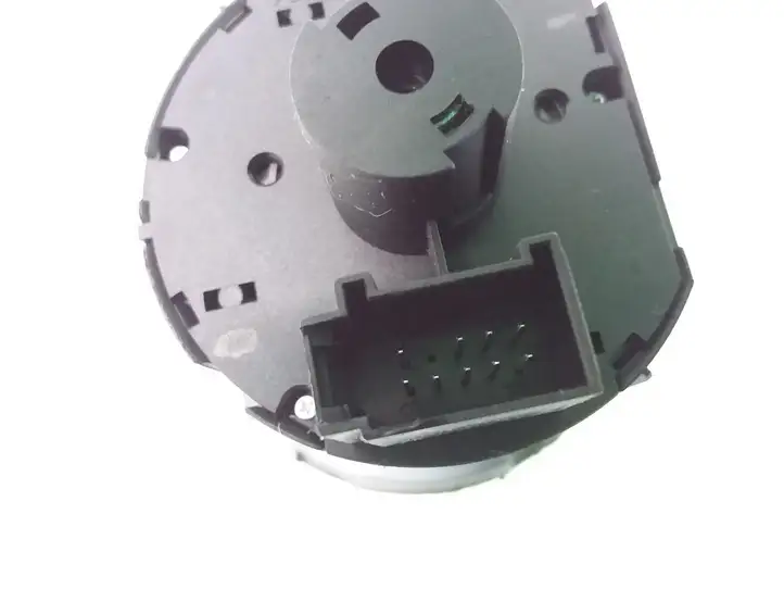 Skoda Octavia Mk2 (1Z) (2004 - 2013) 1Z0941431C Включатель фонарей — фото 3
