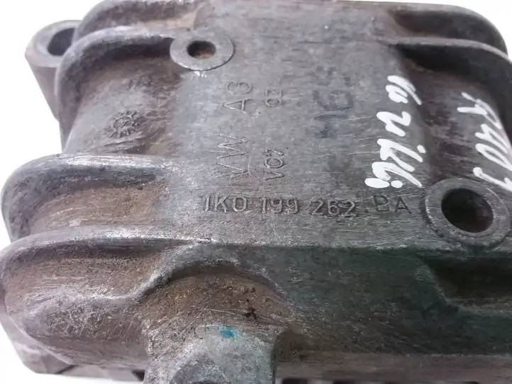 Skoda Octavia Mk2 (1Z) (2004 - 2013) 1K0199262BA Опора двигателя — фото 4
