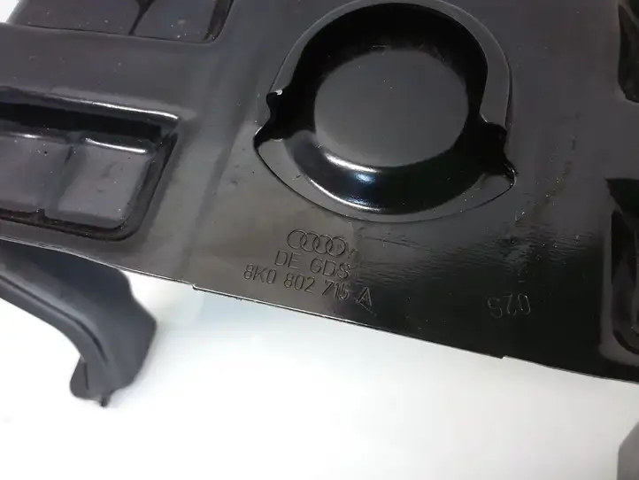 Audi A4 S4 B8 8K (2007 - 2011) 8K0802715A Кронштейн запасного колеса — фото 3