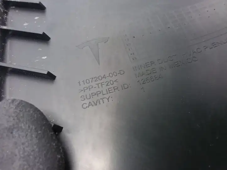 Tesla Model 3 (2017 - 2023) 109216200A Детали воздухозаборника — фото 6