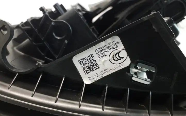 Tesla Model 3 (2017 - 2023) 108334000H Бардачок в сборе — фото 7