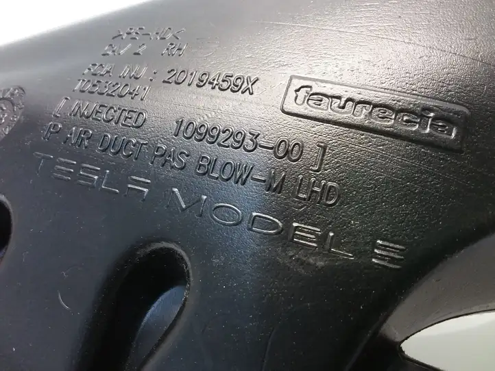 Tesla Model 3 (2017 - 2023) 109929300 Воздуховоды системы отопления/климатики — фото 4