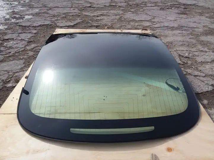 Tesla Model 3 (2017 - 2023) 147292500A Заднее стекло — фото 1