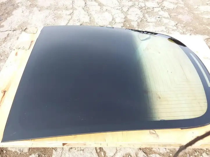 Tesla Model 3 (2017 - 2023) 147292500A Заднее стекло — фото 3