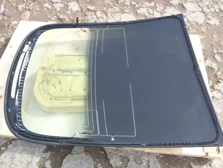 Tesla Model 3 (2017 - 2023) 147292500A Заднее стекло — фото 4