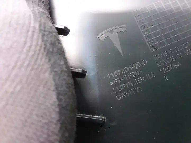 Tesla Model 3 (2017 - 2023) 110720400D Детали воздухозаборника — фото 5