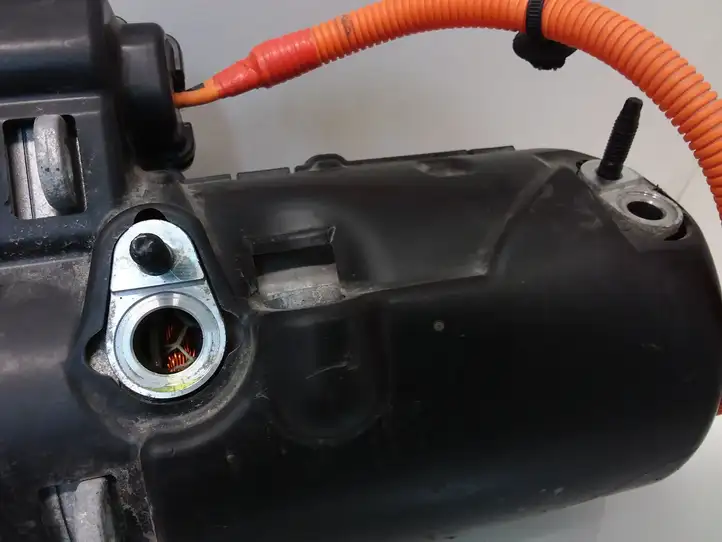 Tesla Model 3 (2017 - 2023) 108819800L Компрессор (насос) кондиционера воздуха — фото 2