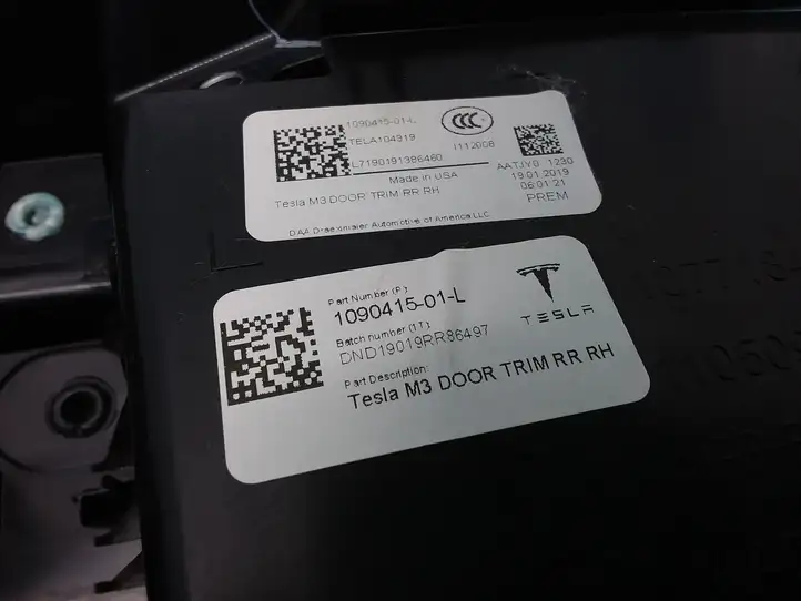 Tesla Model 3 (2017 - 2023) 107718447C Обшивка задней двери — фото 4