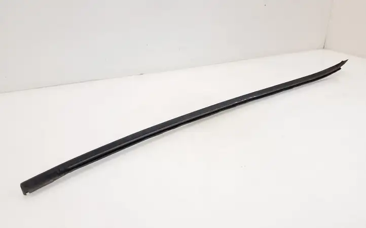 Volkswagen PASSAT B6 (2005 - 2010) 3C0854327A Накладка стоек лобового стекла — фото 3