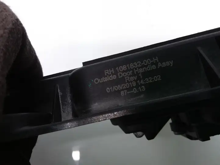 Tesla Model 3 (2017 - 2023) 108183200H Наружная ручка задней двери — фото 4