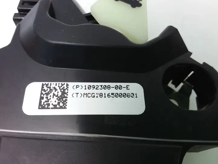 Tesla Model 3 (2017 - 2023) 109230800E Замок крышки багажника — фото 4