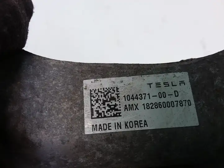 Tesla Model 3 (2017 - 2023) 104403200C Верхняя опора пружины — фото 5