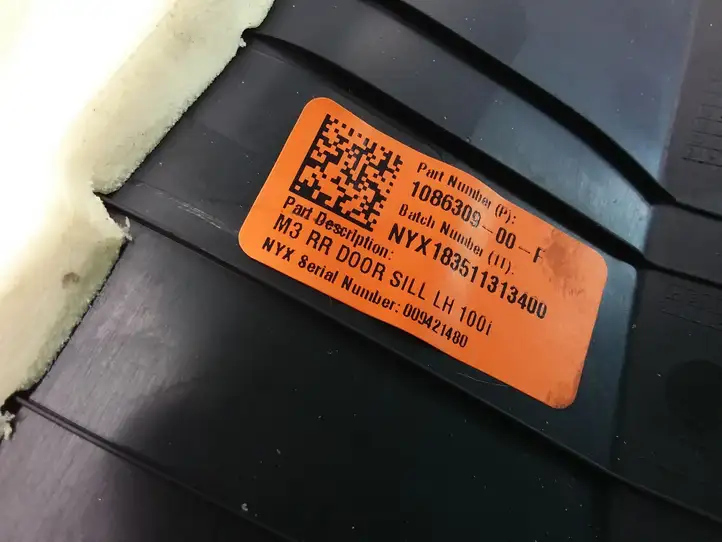 Tesla Model 3 (2017 - 2023) 108630900F Внутренняя отделка заднего порога — фото 4