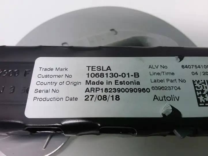 Tesla Model 3 (2017 - 2023) 106813001B Регулятор высоты ремня безопасности — фото 4