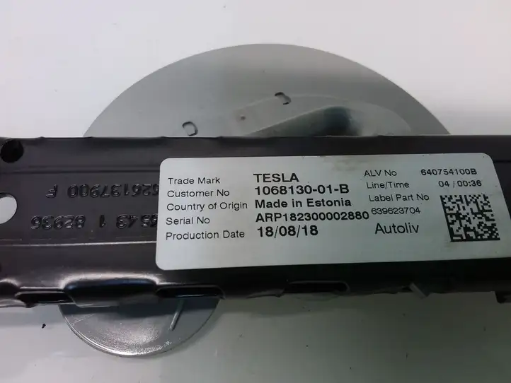 Tesla Model 3 (2017 - 2023) 106813001B Регулятор высоты ремня безопасности — фото 4