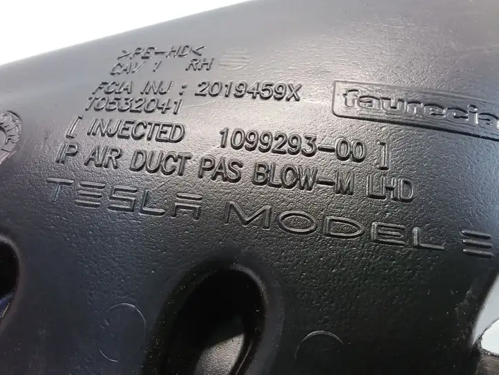 Tesla Model 3 (2017 - 2023) 109929300 Воздуховоды системы отопления/климатики — фото 4