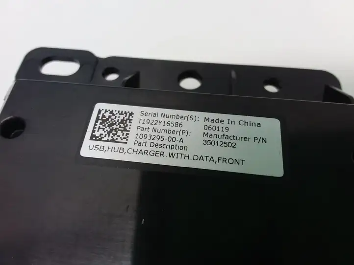 Tesla Model 3 (2017 - 2023) 109329500A USB модуль — фото 4