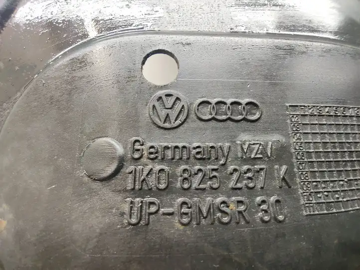 Skoda Octavia Mk2 (1Z) (2004 - 2013) 1K0825237K Защита двигателя — фото 8