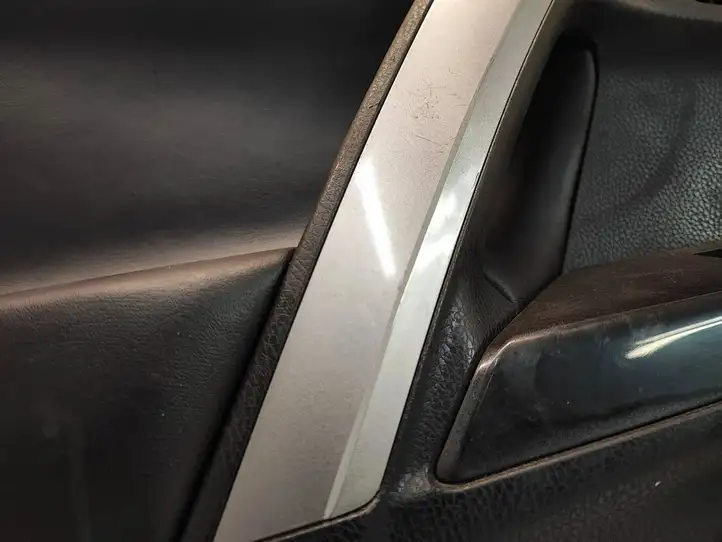 Toyota RAV 4 (XA40) (2012 - 2018) 67778X1B08 Обшивка передней двери — фото 5