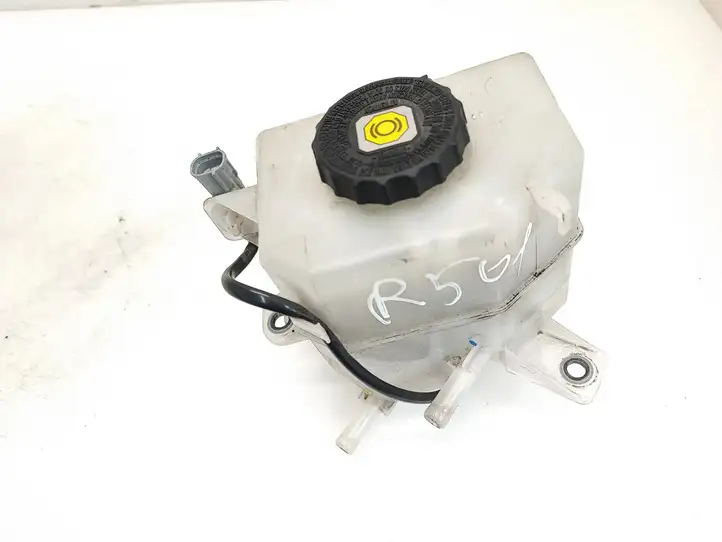 Toyota RAV 4 (XA40) (2012 - 2018) 8B13 Бачок тормозной жидкости — фото 2
