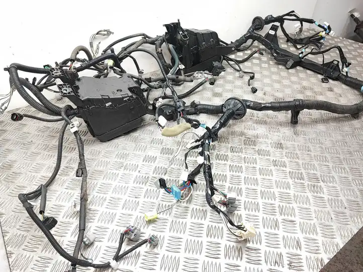 Toyota RAV 4 (XA40) (2012 - 2018) 1801110120 Проводка двигателя — фото 12