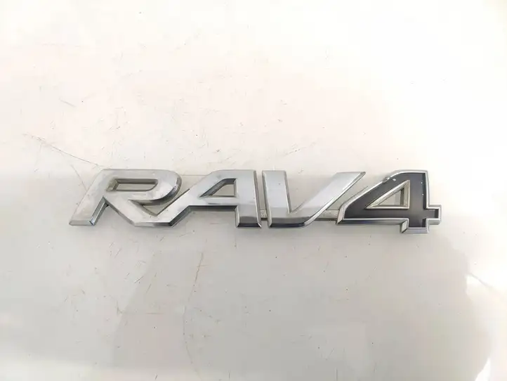 Toyota RAV 4 (XA30) (2006 - 2016) Эмблема модели — фото 1