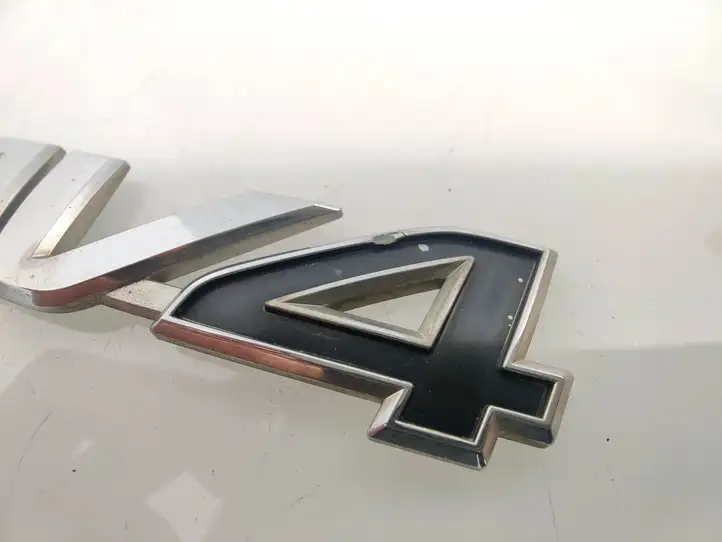 Toyota RAV 4 (XA30) (2006 - 2016) Эмблема модели — фото 2