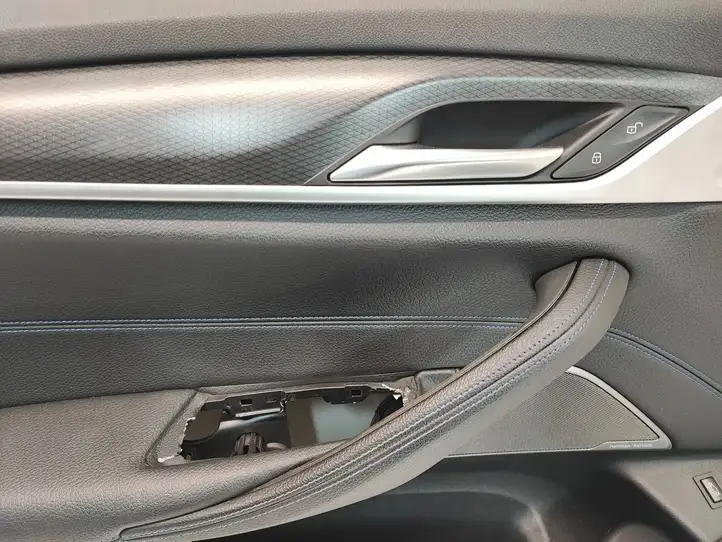 BMW 5 G30 G31 (2016 - ) 2844219 Обшивка передней двери — фото 4