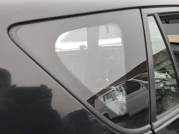 Toyota RAV 4 (XA30) (2006 - 2016) 43R00122 Заднее боковое стекло — фото 1
