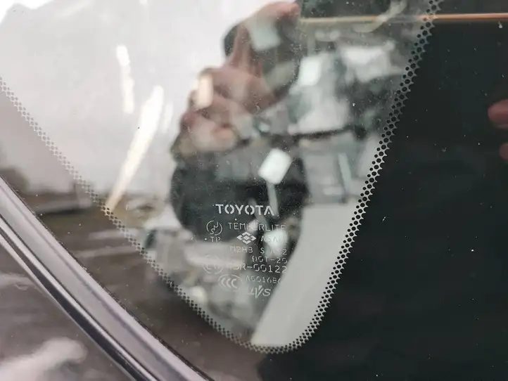 Toyota RAV 4 (XA30) (2006 - 2016) 43R00122 Заднее боковое стекло — фото 3