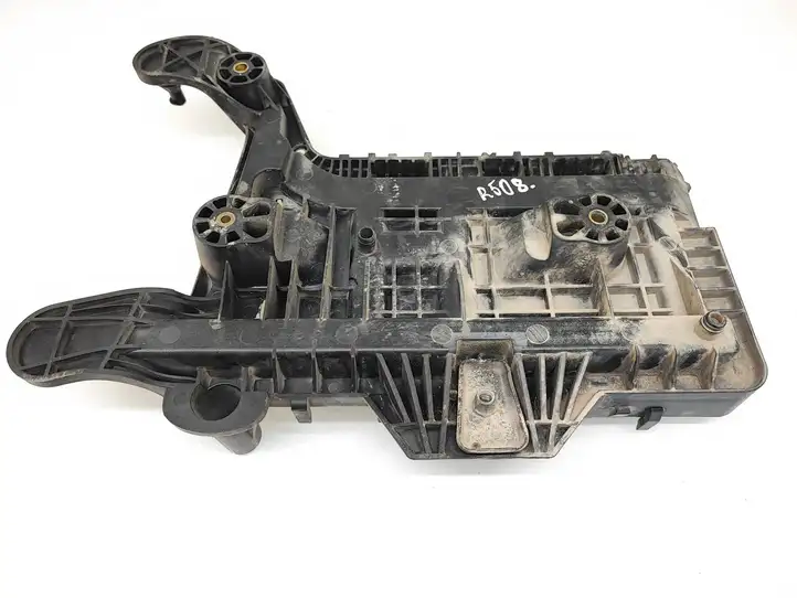 Volkswagen Caddy (2004 - 2010) 1K0915333H Площадка аккумулятора — фото 4