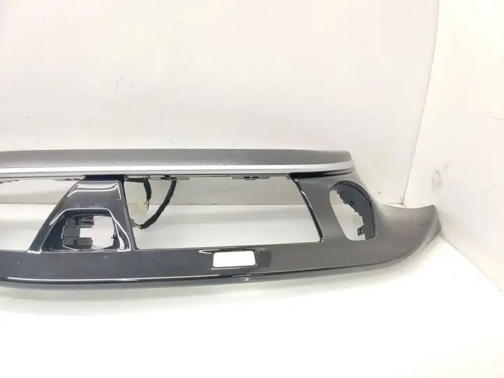 BMW 5 G30 G31 (2016 - ) 988225802 Отделка внутренней панели салона — фото 3