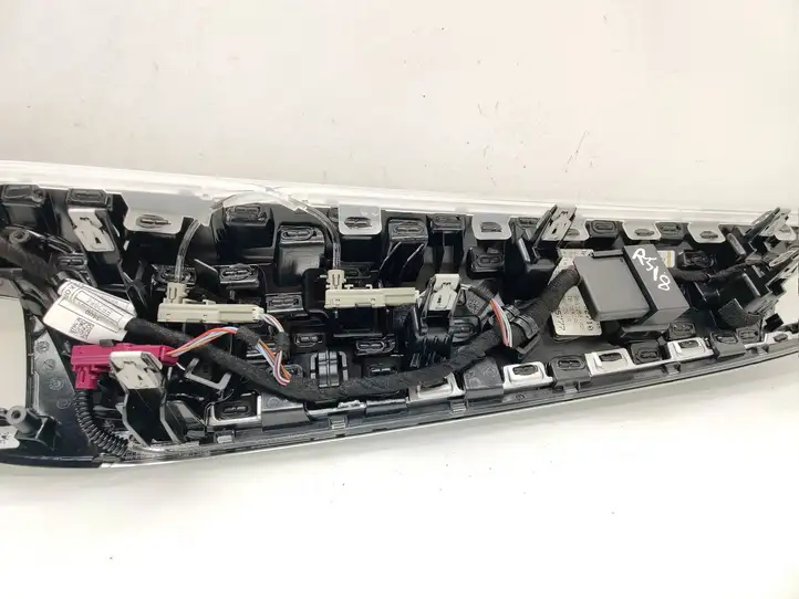 BMW 5 G30 G31 (2016 - ) 988225802 Отделка внутренней панели салона — фото 7
