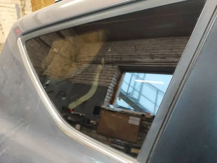 Ford Kuga I (2008 - 2012) 43R004523 Заднее боковое стекло — фото 2